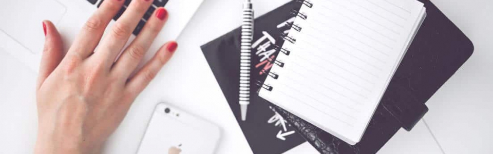 woman-hand-smartphone-desk